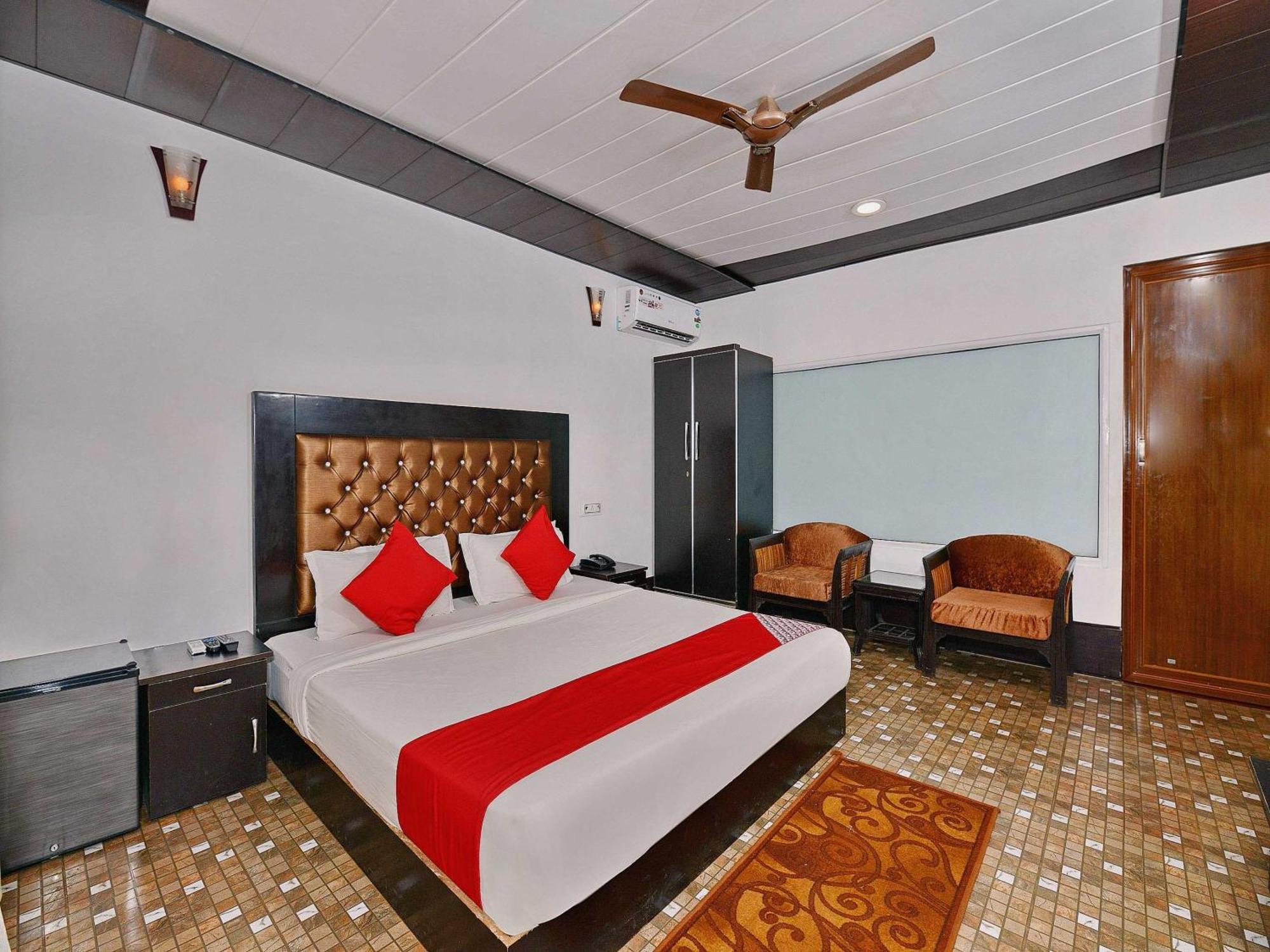 Collection O Retreat Morjim Resort Exterior photo